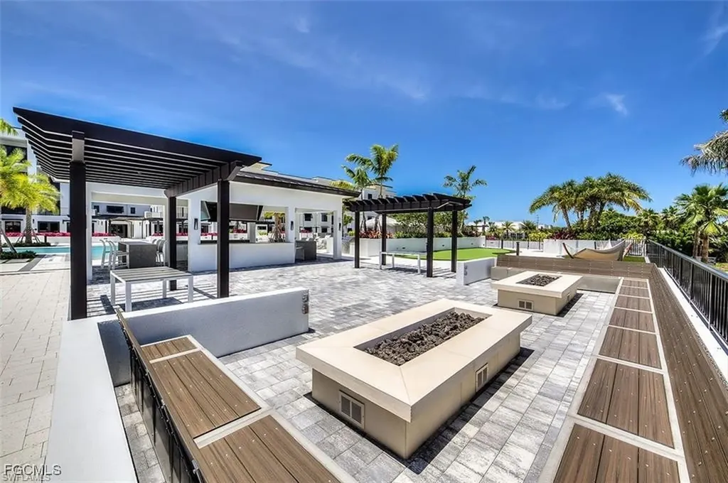 1125 Central Avenue Naples FL 34102