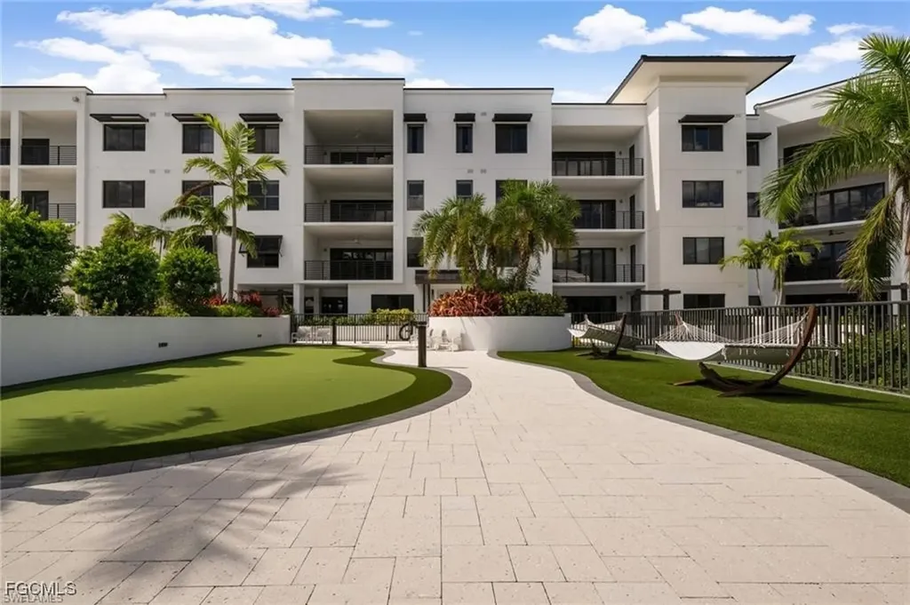 1125 Central Avenue Naples FL 34102