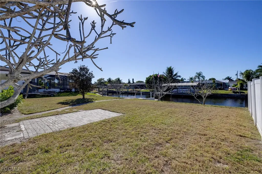 5256 Willow Court Cape Coral FL 33904