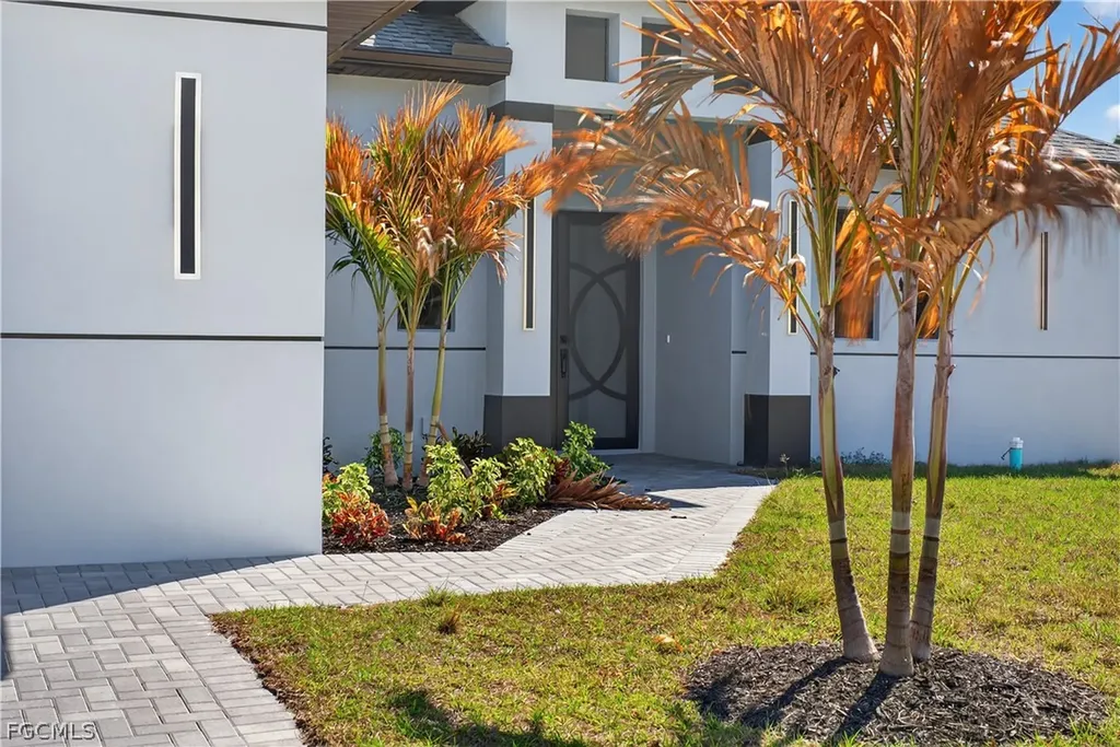 225 Lomax Avenue S Lehigh Acres FL 33974