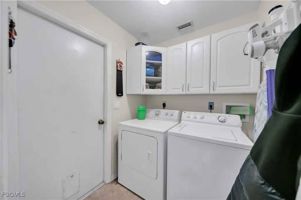 2566 SW 27th Avenue Cape Coral FL 33914