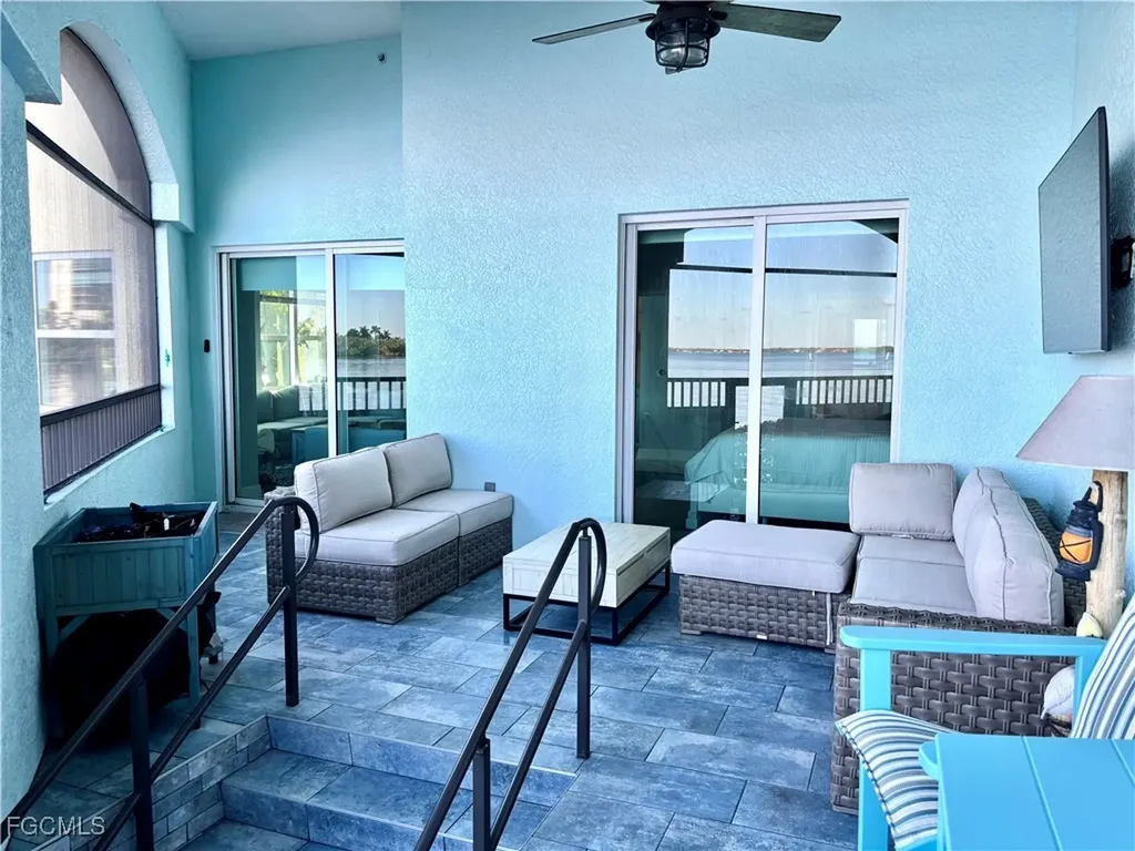 2797 1st Street Fort Myers FL 33916