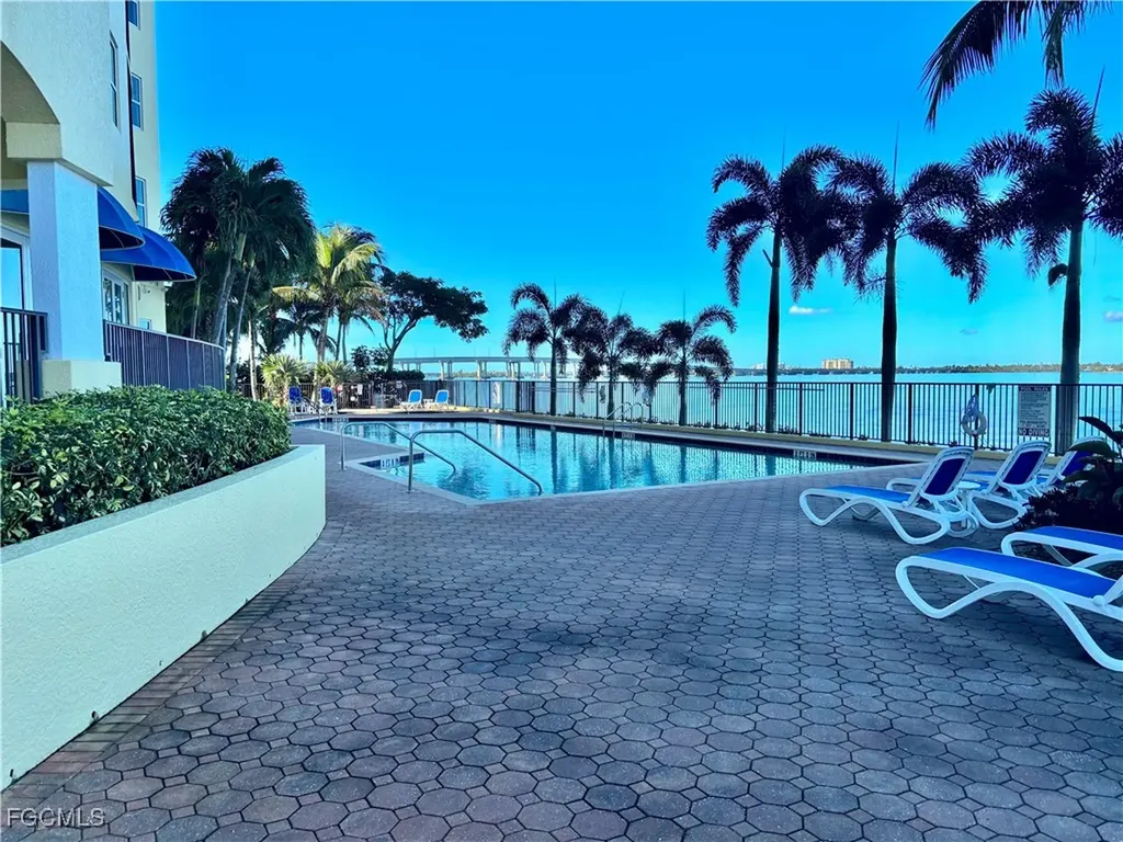 2797 1st Street Fort Myers FL 33916