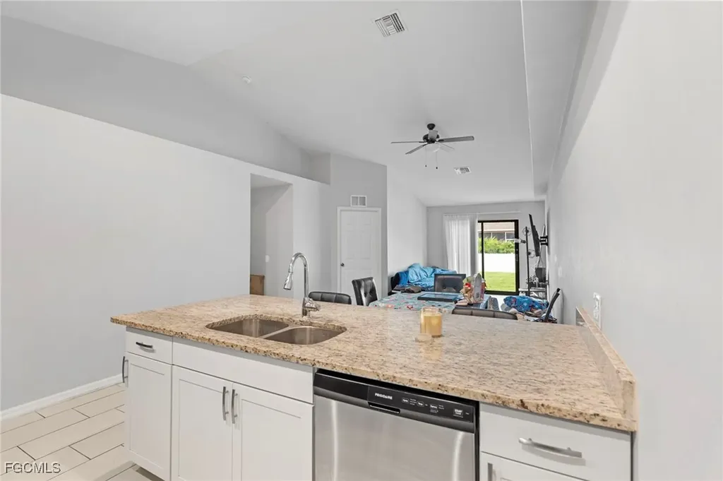 1117/ 1119 Diplomat Parkway E Cape Coral FL 33909