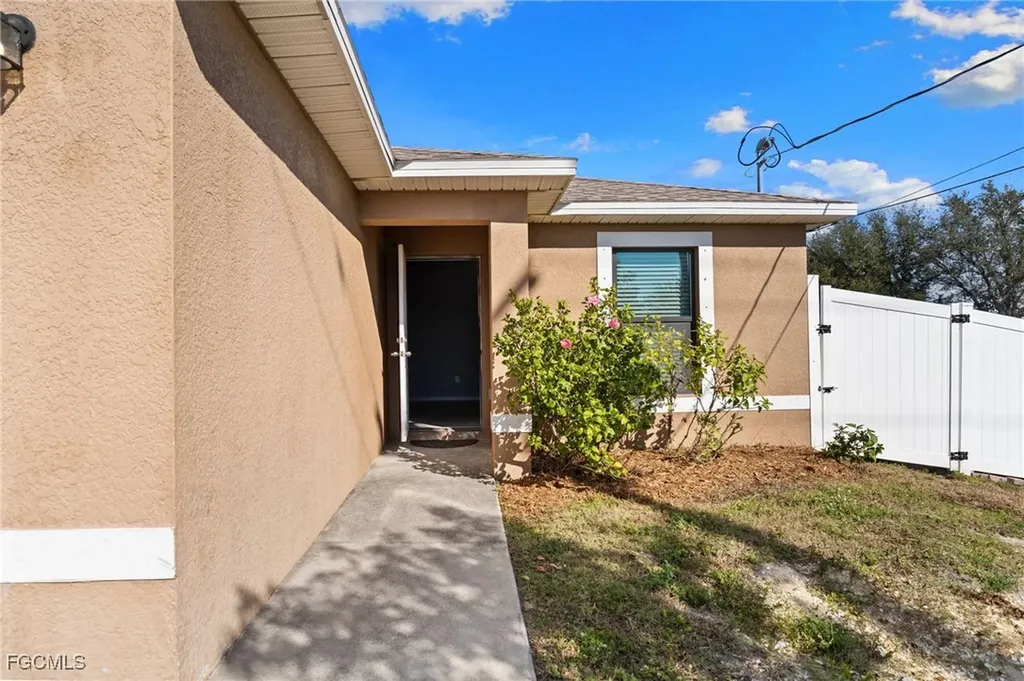 1117/ 1119 Diplomat Parkway E Cape Coral FL 33909