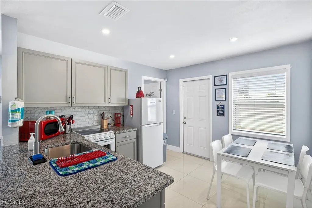 624 SE 46th Street Cape Coral FL 33904