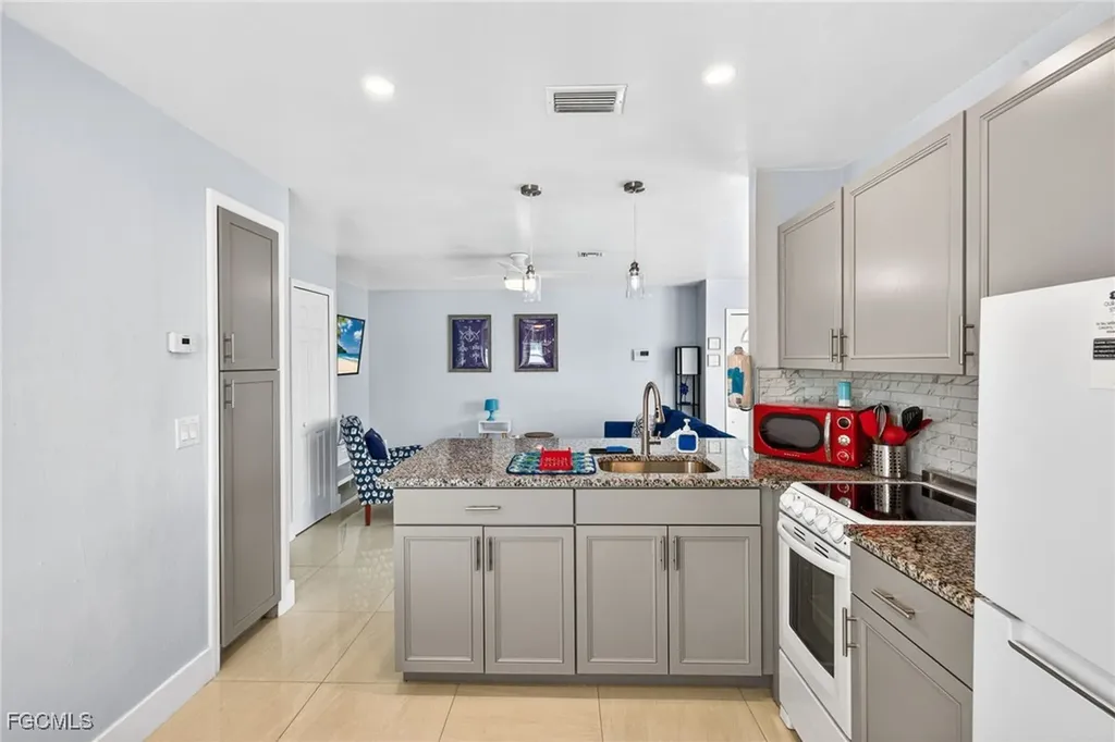 624 SE 46th Street Cape Coral FL 33904