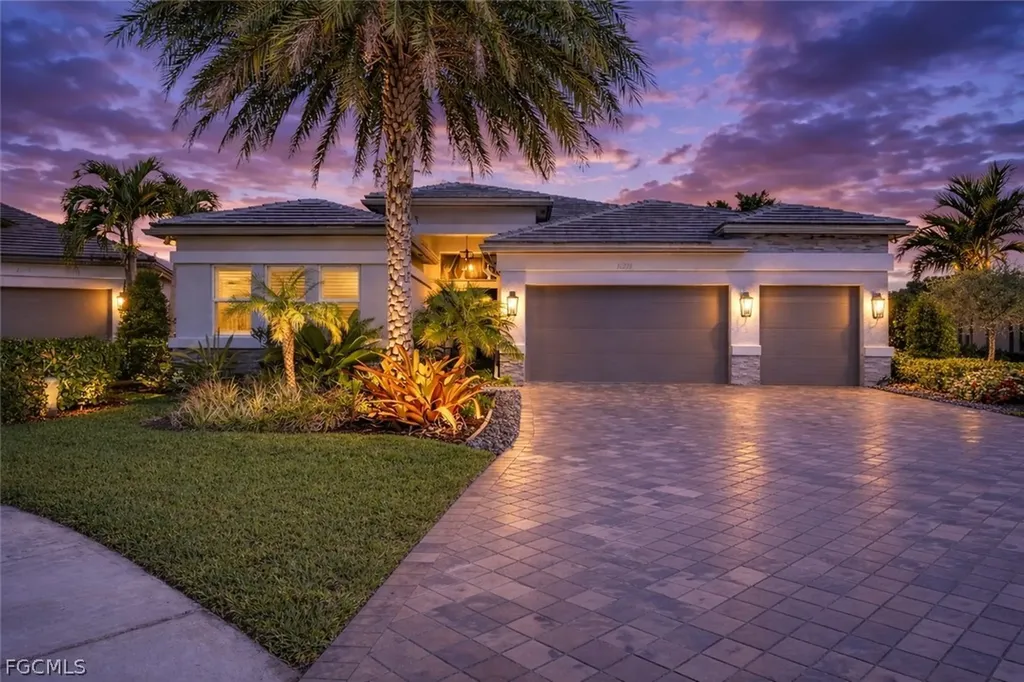 11230 Daphne Court Naples FL 34120