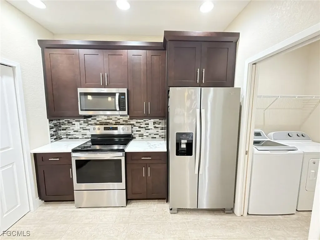 916 SW 7th Avenue Cape Coral FL 33991