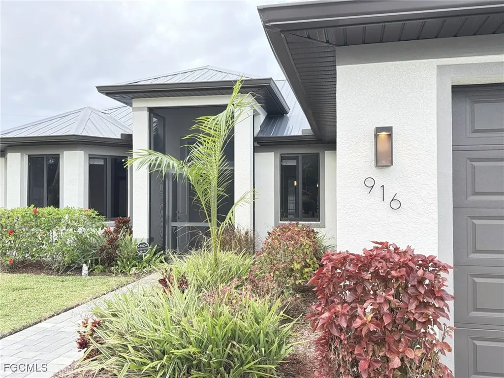 916 SW 7th Avenue Cape Coral FL 33991