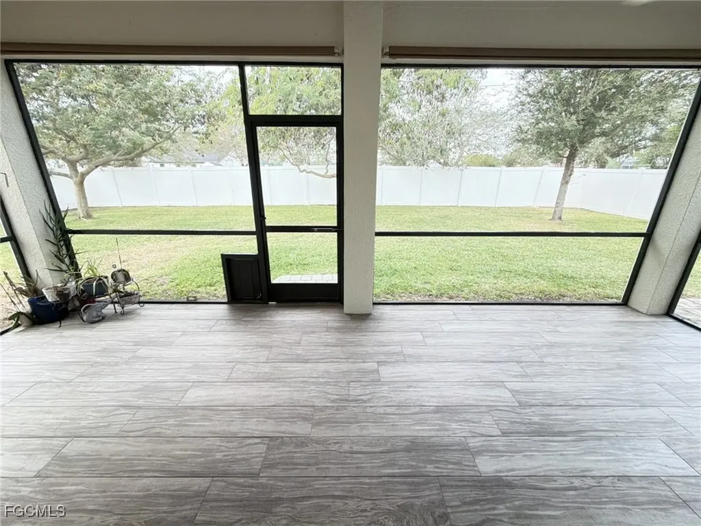916 SW 7th Avenue Cape Coral FL 33991