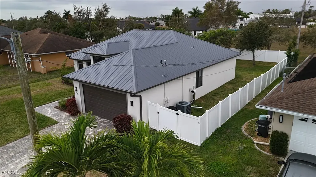 916 SW 7th Avenue Cape Coral FL 33991