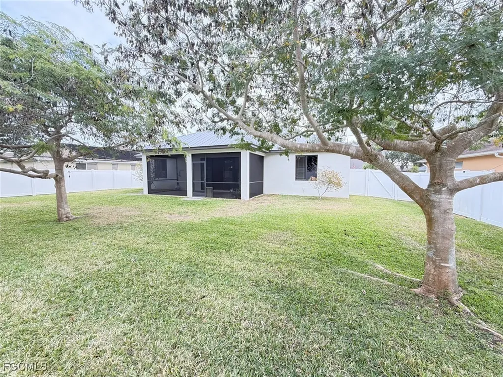 916 SW 7th Avenue Cape Coral FL 33991