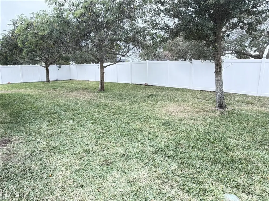 916 SW 7th Avenue Cape Coral FL 33991