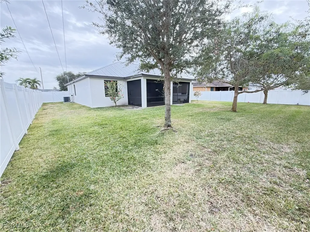 916 SW 7th Avenue Cape Coral FL 33991