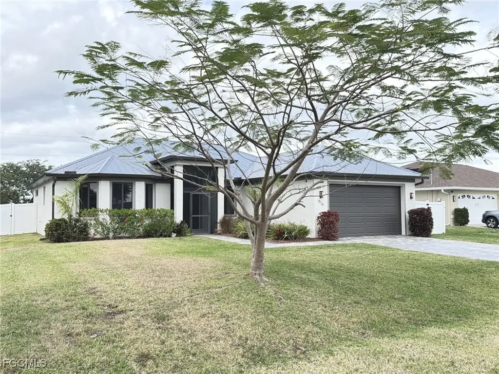 916 SW 7th Avenue Cape Coral FL 33991