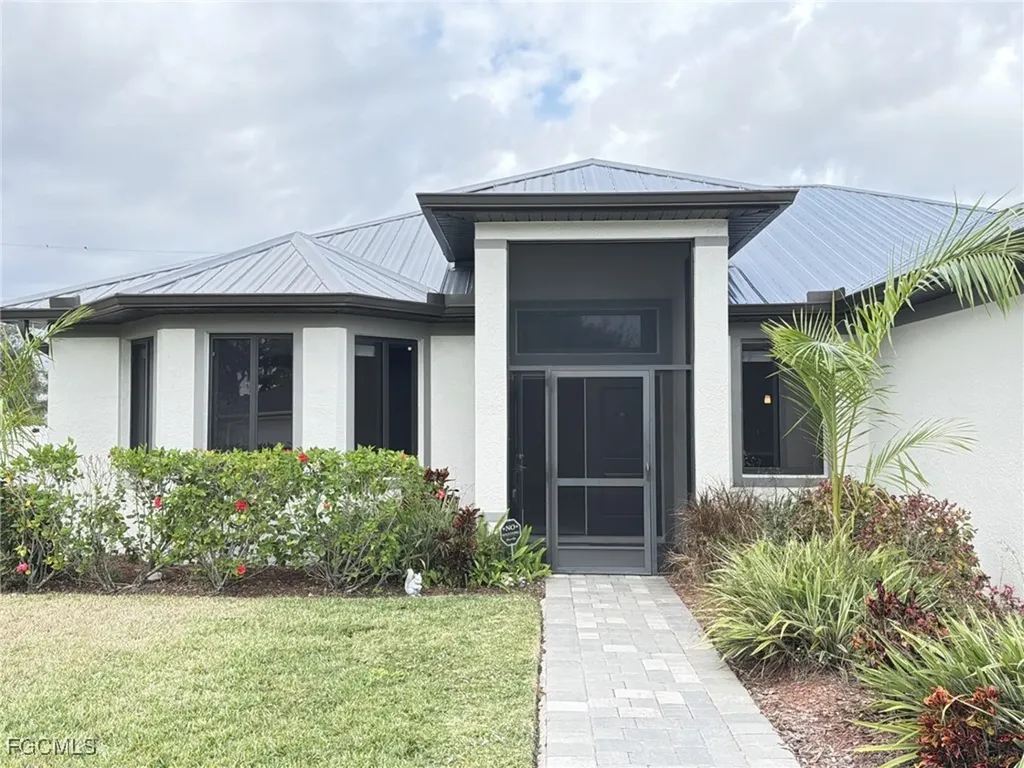 916 SW 7th Avenue Cape Coral FL 33991
