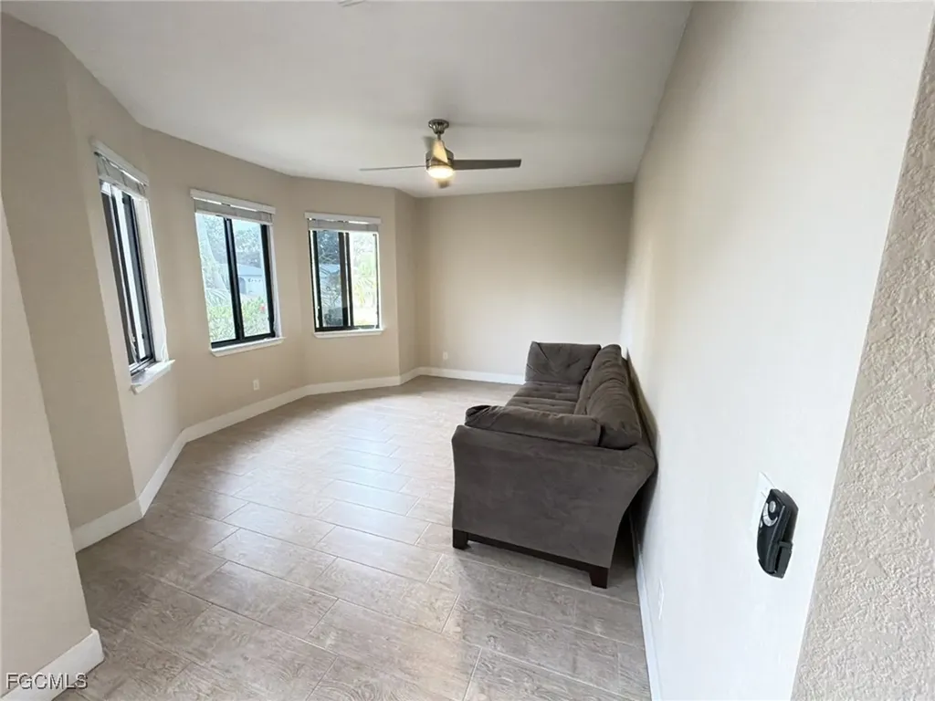 916 SW 7th Avenue Cape Coral FL 33991