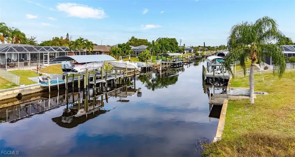 1215 SE 16th Street Cape Coral FL 33990