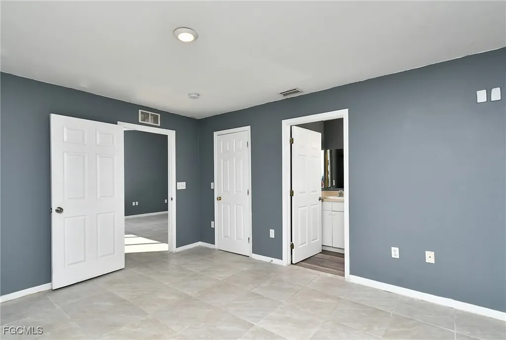2405/2407 Mansfield Avenue S Lehigh Acres FL 33973