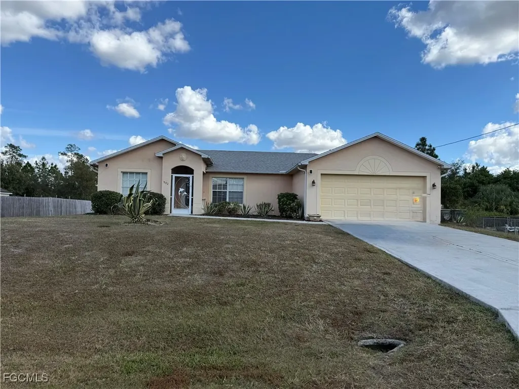 902 Mcarthur Avenue Lehigh Acres FL 33936