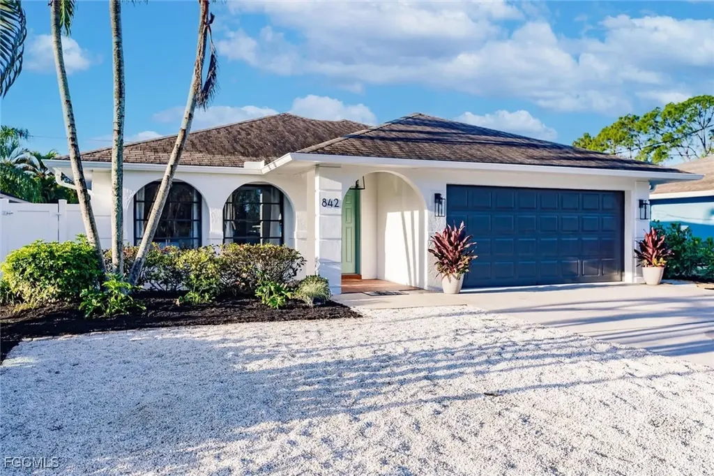 842 99th Avenue N Naples FL 34108