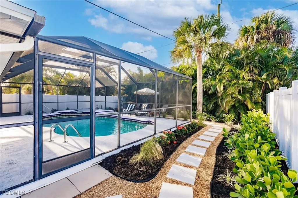 842 99th Avenue N Naples FL 34108
