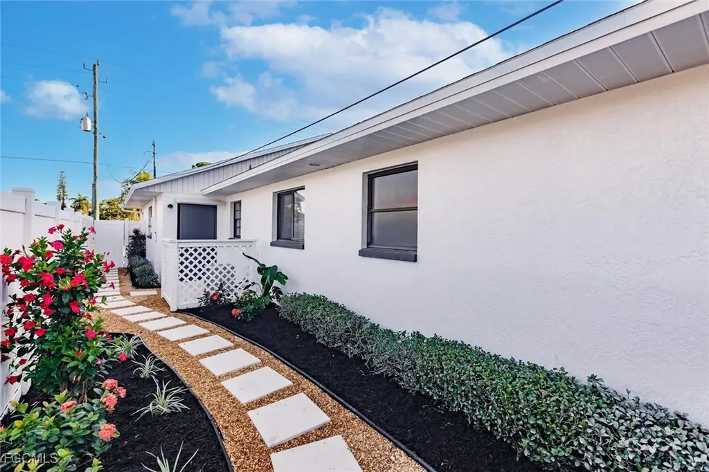 842 99th Avenue N Naples FL 34108