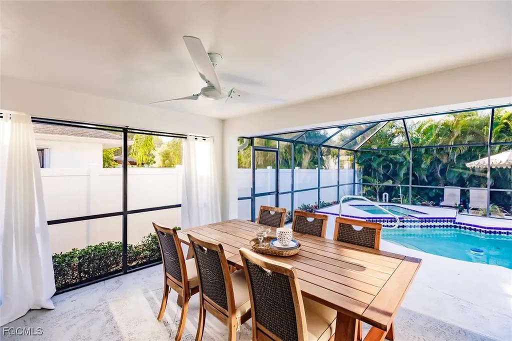 842 99th Avenue N Naples FL 34108