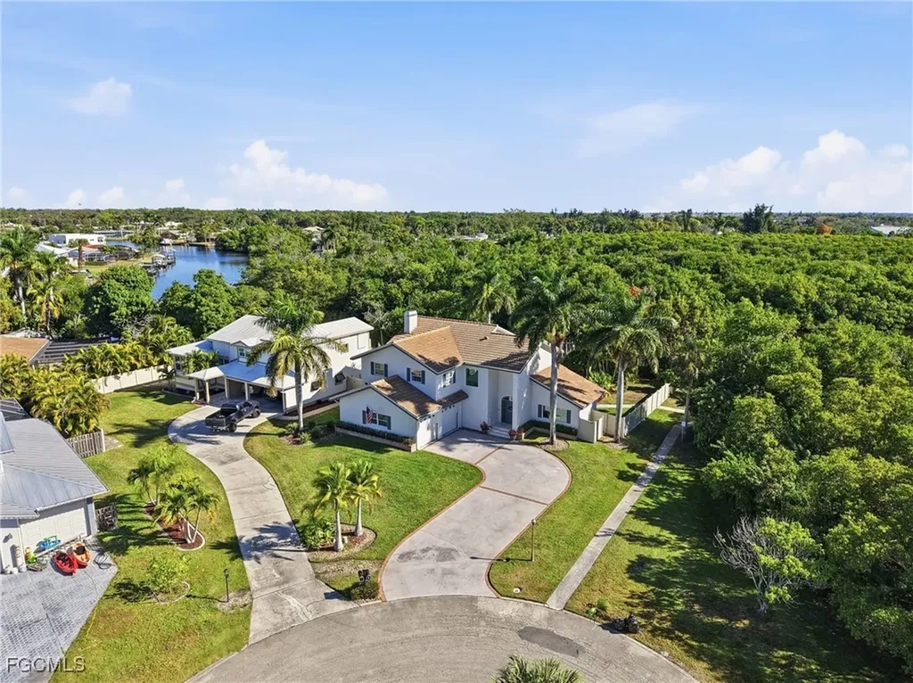 8380 Aqua Cove Lane North Fort Myers FL 33903