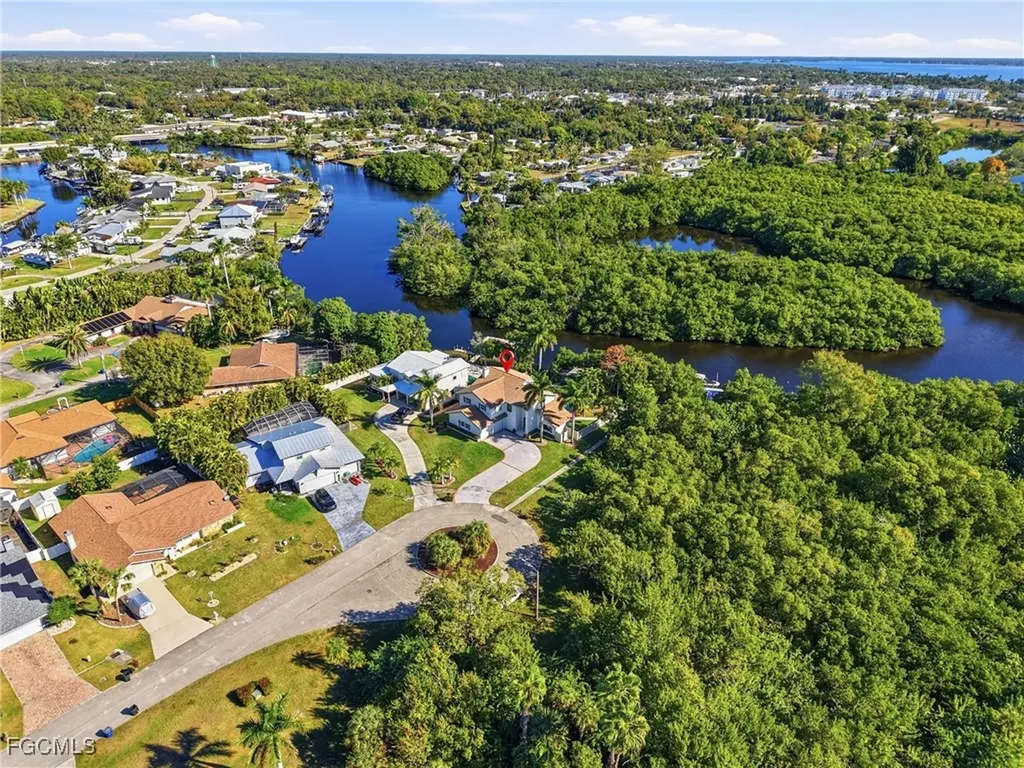8380 Aqua Cove Lane North Fort Myers FL 33903