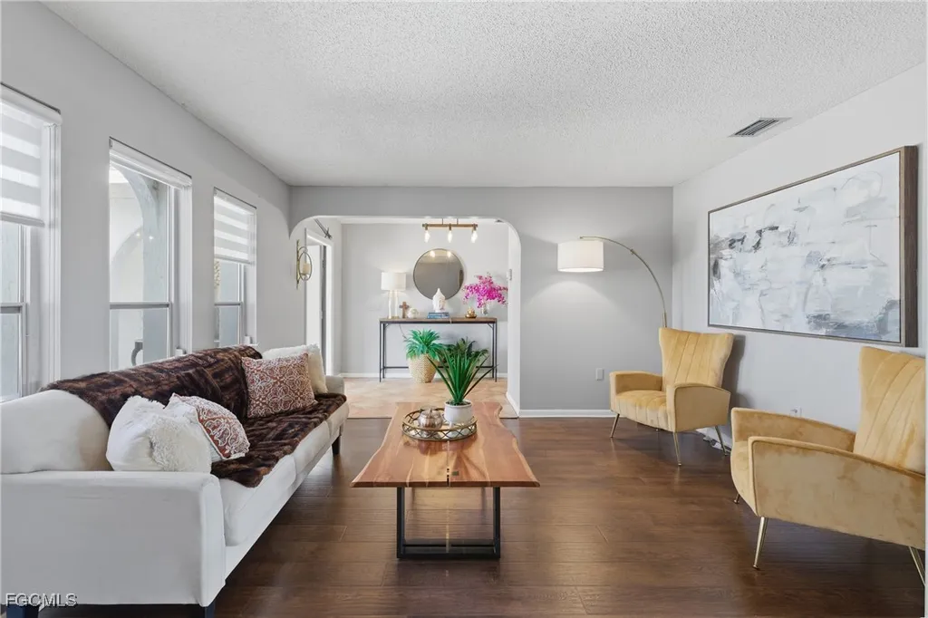 4047 Country Club Boulevard Cape Coral FL 33904