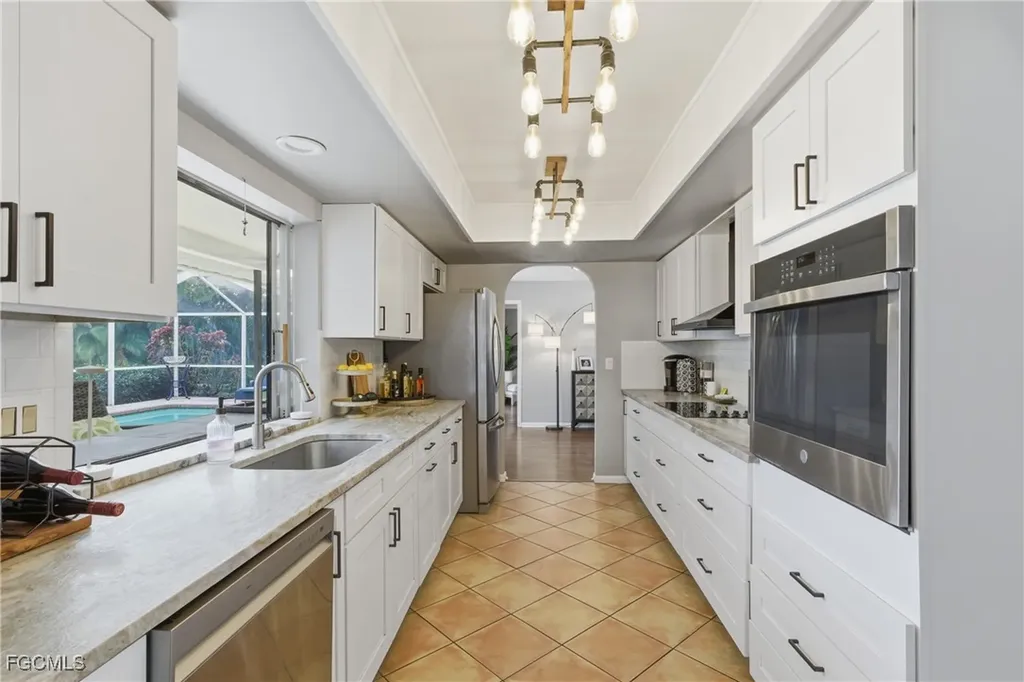 4047 Country Club Boulevard Cape Coral FL 33904