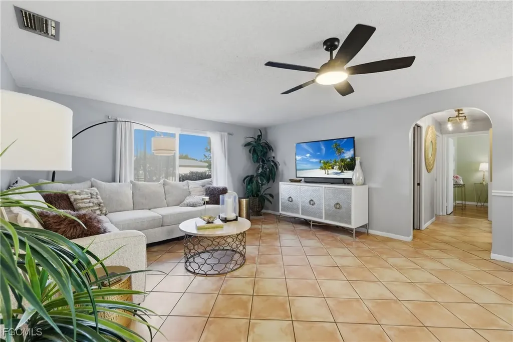 4047 Country Club Boulevard Cape Coral FL 33904
