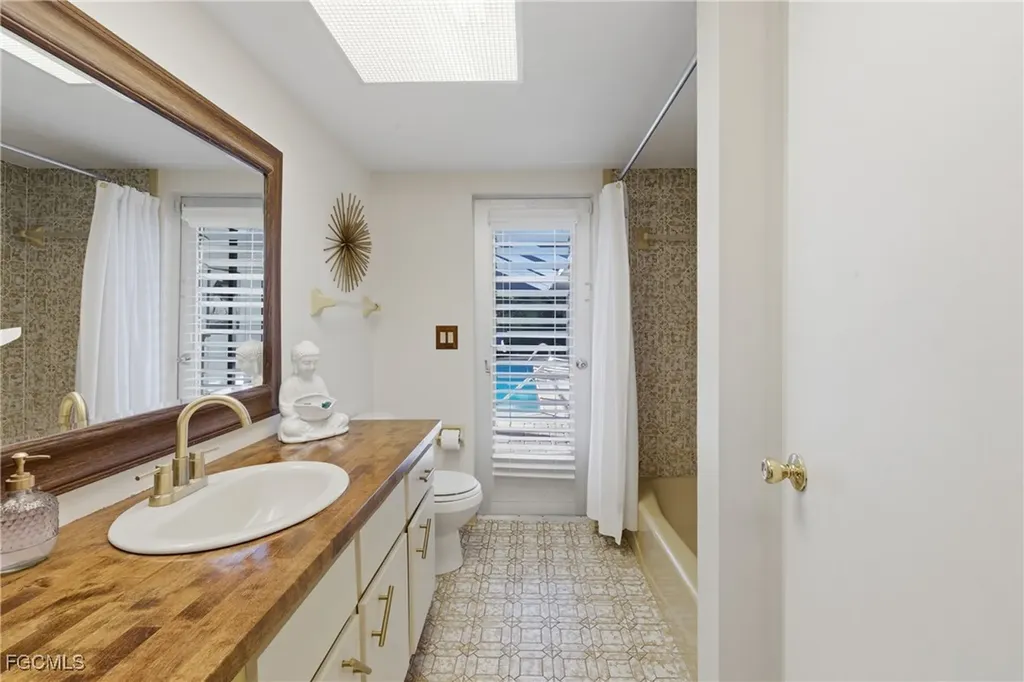 4047 Country Club Boulevard Cape Coral FL 33904