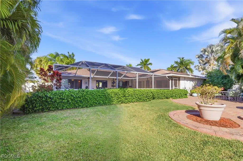4047 Country Club Boulevard Cape Coral FL 33904