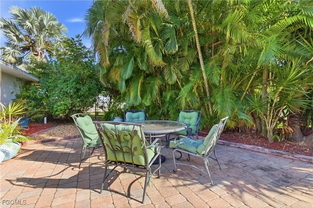 4047 Country Club Boulevard Cape Coral FL 33904