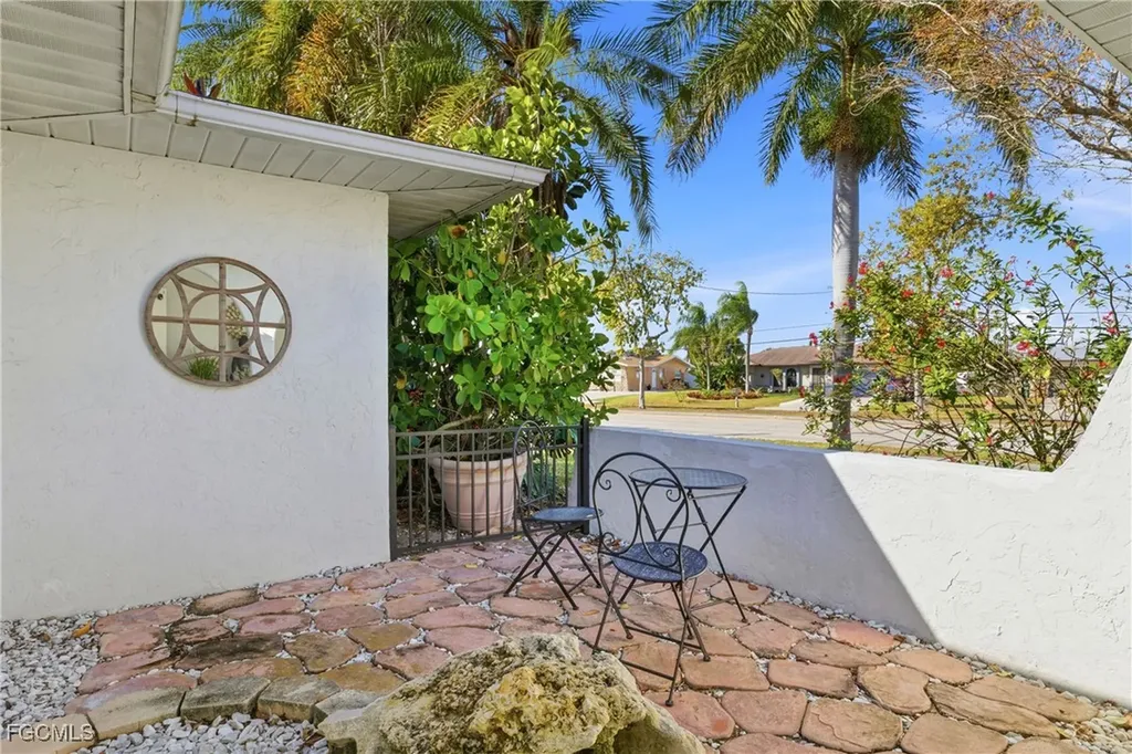 4047 Country Club Boulevard Cape Coral FL 33904
