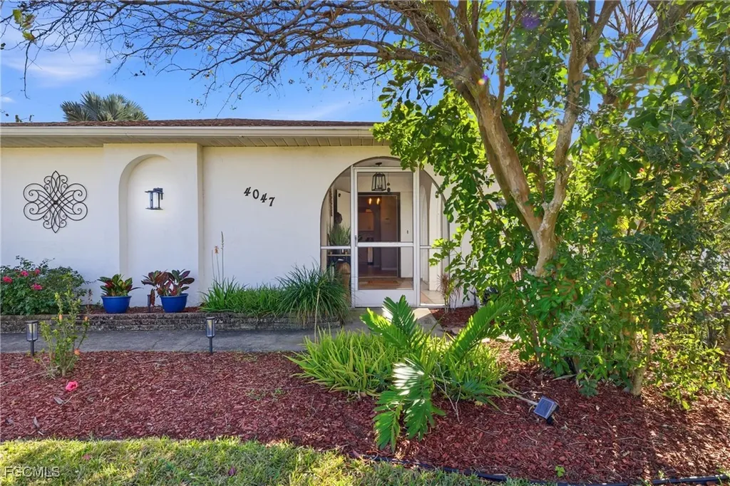 4047 Country Club Boulevard Cape Coral FL 33904