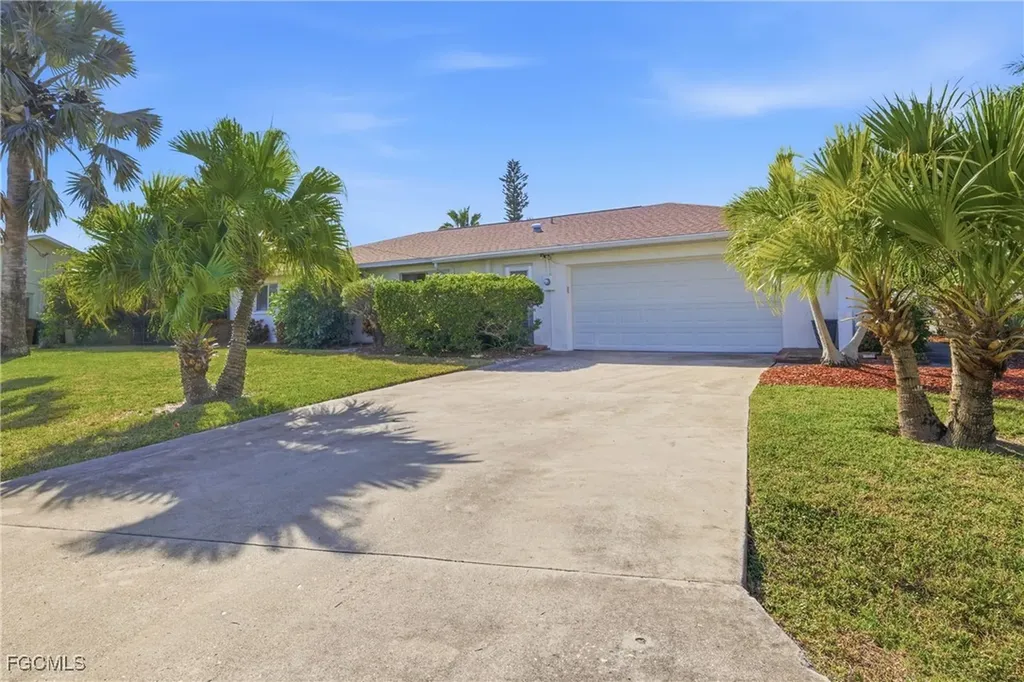 4047 Country Club Boulevard Cape Coral FL 33904