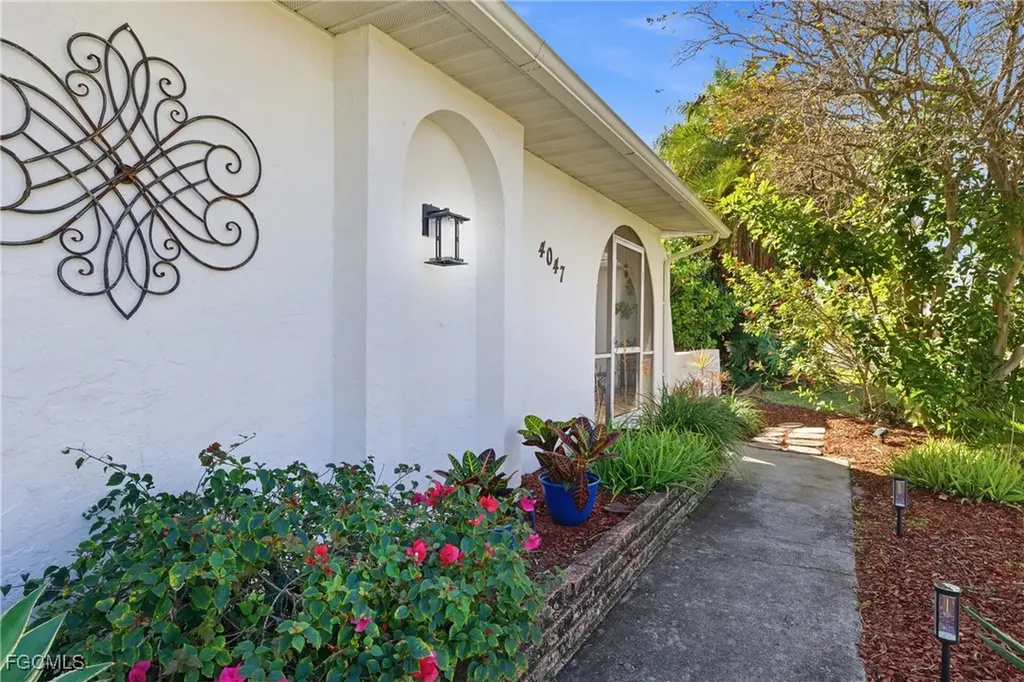 4047 Country Club Boulevard Cape Coral FL 33904
