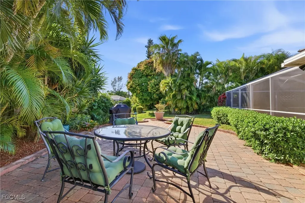 4047 Country Club Boulevard Cape Coral FL 33904