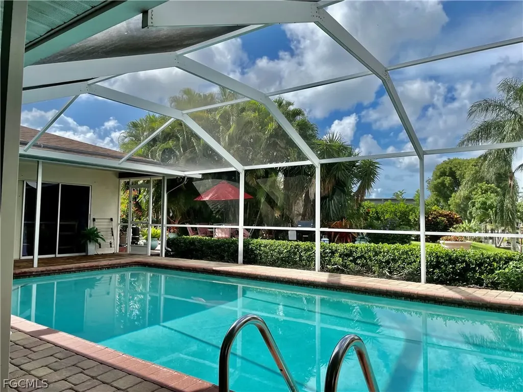 4047 Country Club Boulevard Cape Coral FL 33904