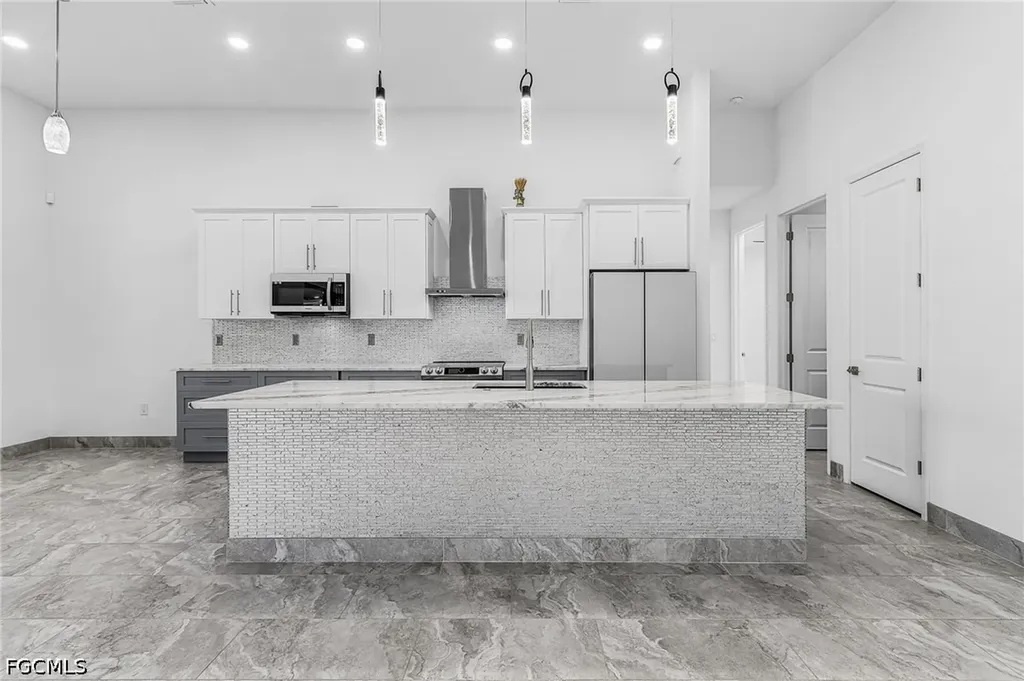 509 NE 5th Terrace Cape Coral FL 33909