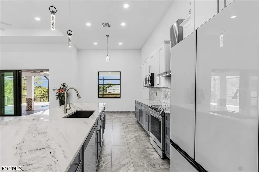 509 NE 5th Terrace Cape Coral FL 33909