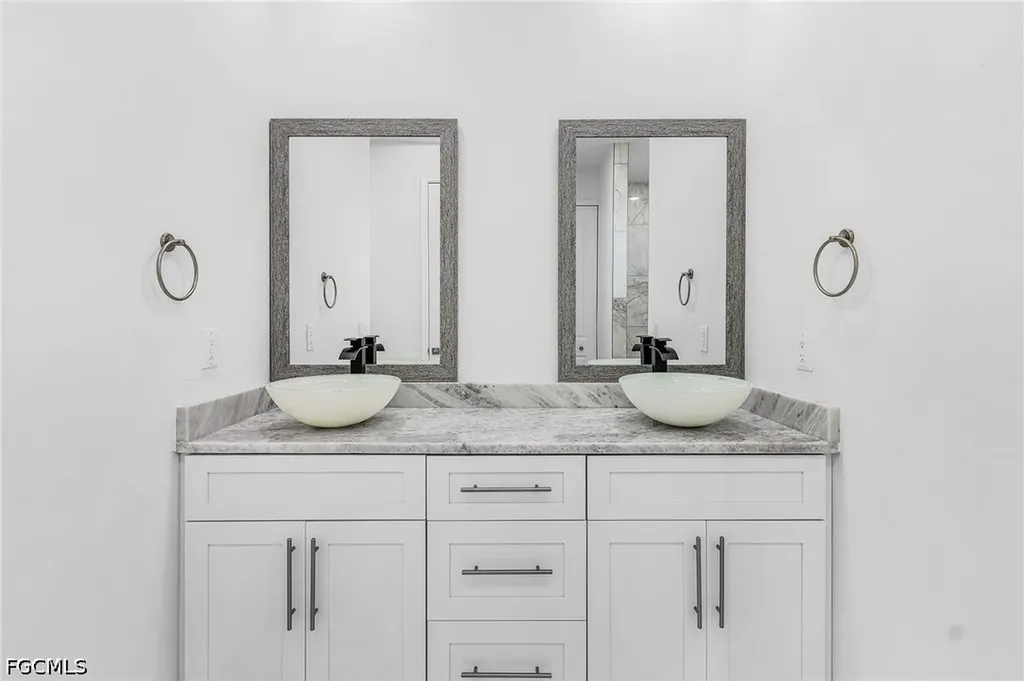 509 NE 5th Terrace Cape Coral FL 33909