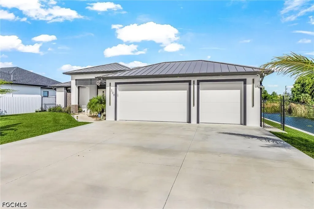 509 NE 5th Terrace Cape Coral FL 33909