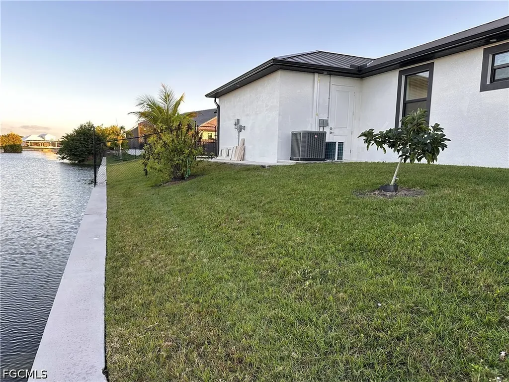 509 NE 5th Terrace Cape Coral FL 33909
