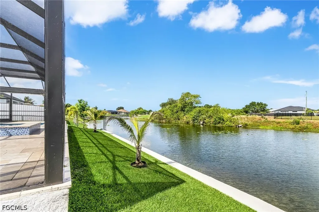 509 NE 5th Terrace Cape Coral FL 33909
