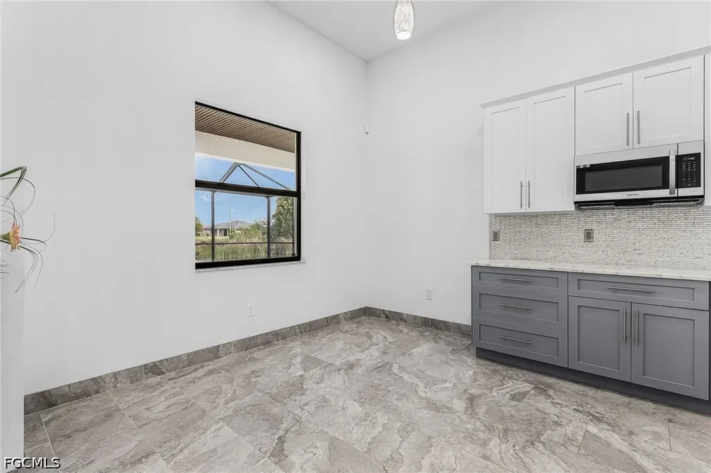 509 NE 5th Terrace Cape Coral FL 33909